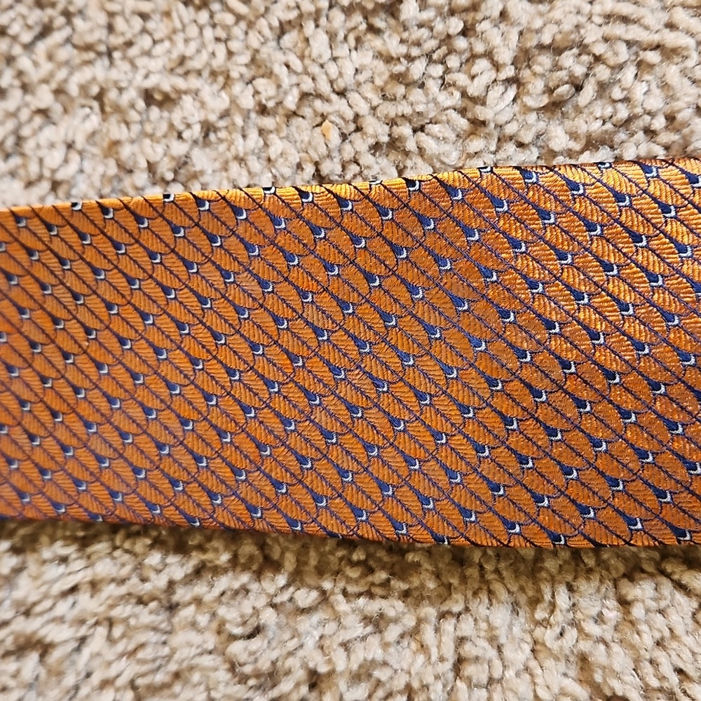 PRONTO UOMO orange copper narrow metallic regal shield tie pattern 100% silk EUC